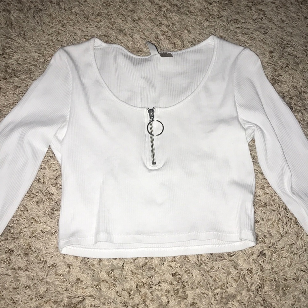 white long sleeve crop top